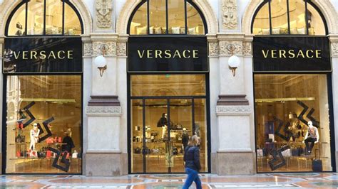 Blackstone cashes in on Versace's .1B sale to Michael Kors